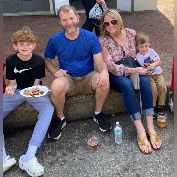 Hi! I love all things jewelry, clothes and shoes!! - Picture 4 of 8